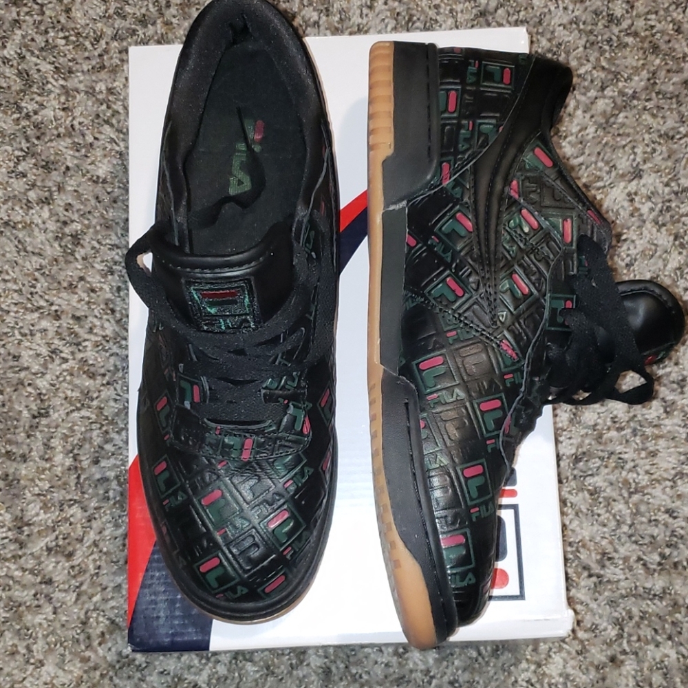 Fila Shoes - Picture 3 of 6